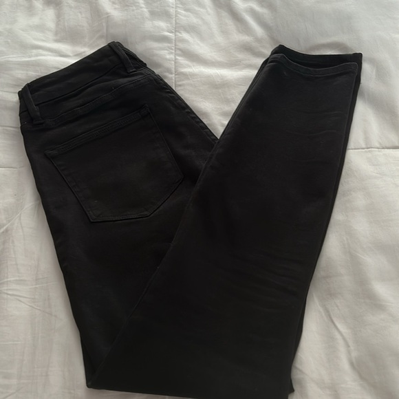 GOOD AMERICAN SIZE 2 BLACK STRAIGHT JEANS - Picture 3 of 3